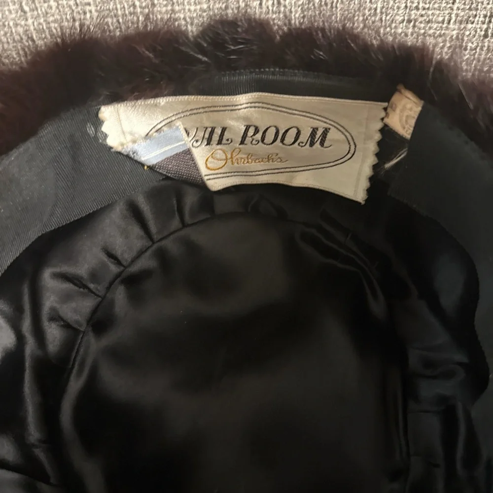 Vintage oval room round, dark brown mink hat small